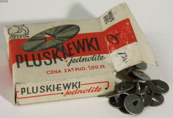 Pudełko z pinezkami