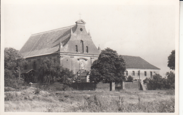 Fotografia kościoła i klasztoru oo. Kapucynów w Rywałdzie